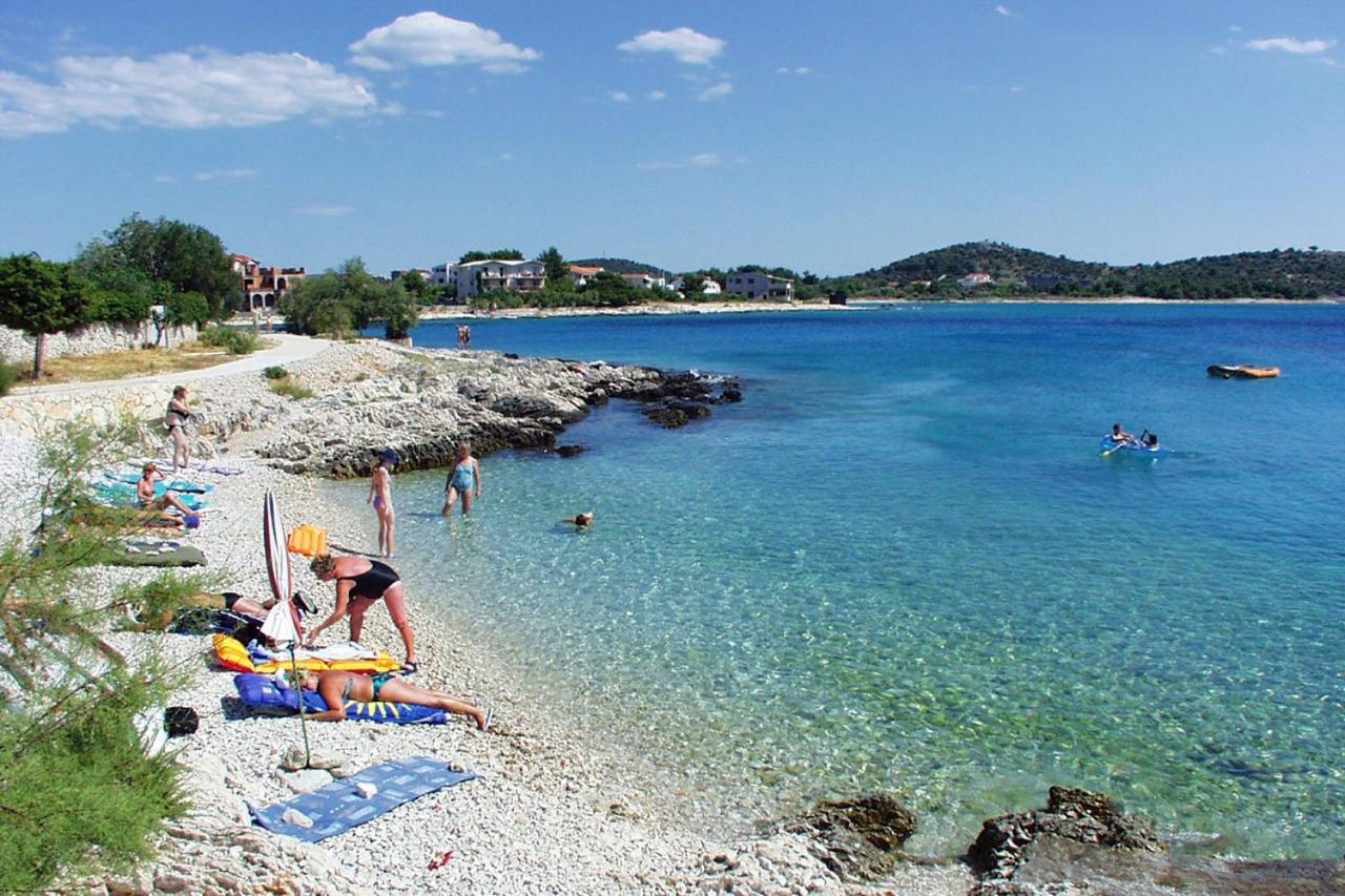 Family Friendly Seaside Apartments Rogoznica - 2010 외부 사진