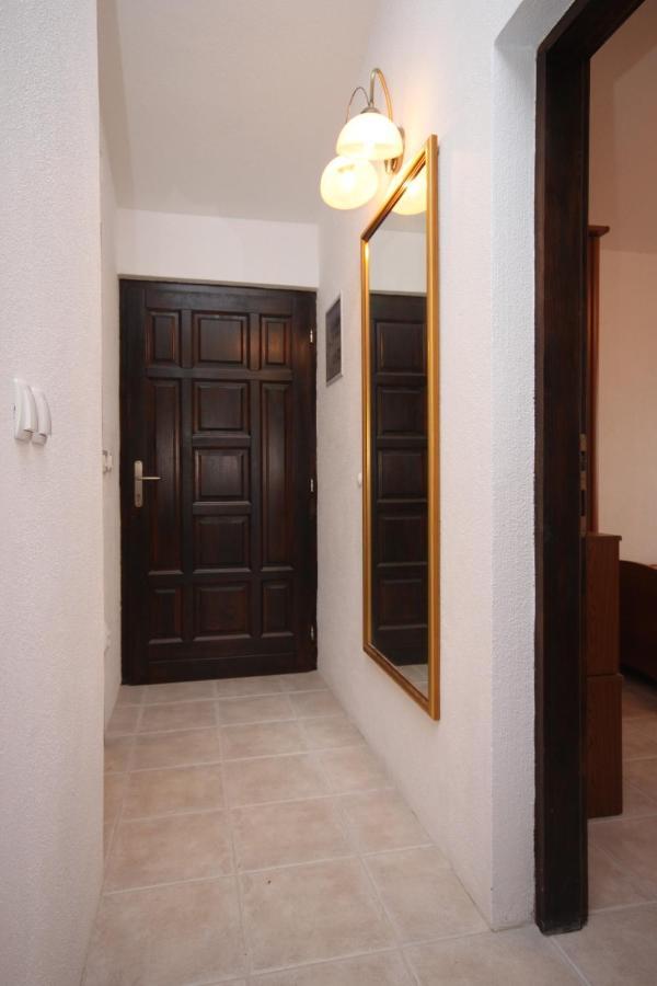Family Friendly Seaside Apartments Rogoznica - 2010 외부 사진